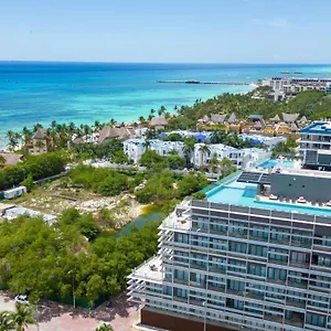 magnificent-view-of-the-caribbean-sea-3pool-skybar-by-yeah.allrivieramayahotels.com/